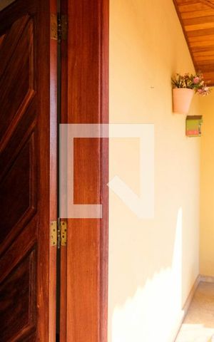 Casa à venda com 420m², 5 quartos e 4 vagas Casa à venda com 420m², 5 quartos e 4 vagasVaranda