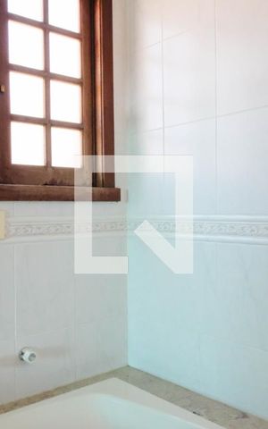 Casa à venda com 420m², 5 quartos e 4 vagas Casa à venda com 420m², 5 quartos e 4 vagasBanheiro 2