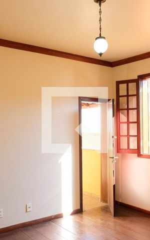 Casa à venda com 420m², 5 quartos e 4 vagas Casa à venda com 420m², 5 quartos e 4 vagasQuarto 5