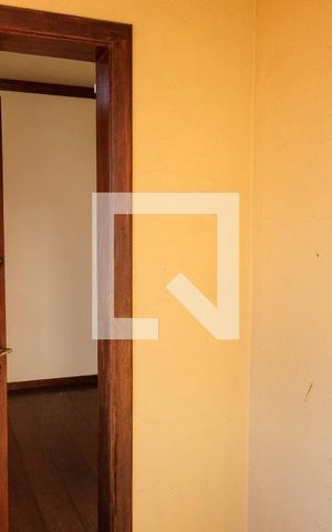 Casa à venda com 420m², 5 quartos e 4 vagas Casa à venda com 420m², 5 quartos e 4 vagasVaranda