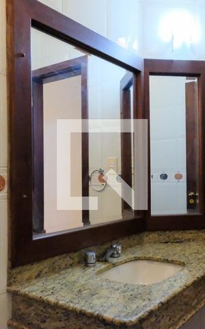 Casa à venda com 420m², 5 quartos e 4 vagas Casa à venda com 420m², 5 quartos e 4 vagasBanheiro 1