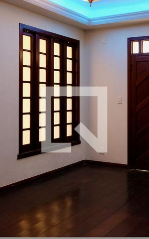 Casa à venda com 420m², 5 quartos e 4 vagas Casa à venda com 420m², 5 quartos e 4 vagasSala
