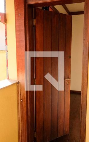 Casa à venda com 420m², 5 quartos e 4 vagas Casa à venda com 420m², 5 quartos e 4 vagasVaranda