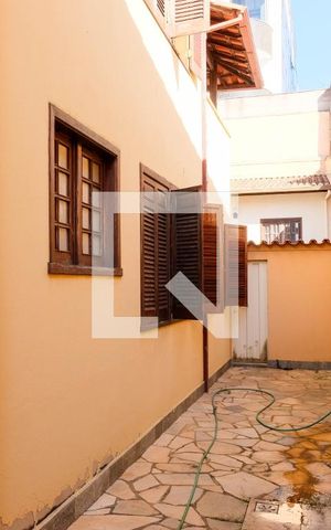 Casa à venda com 420m², 5 quartos e 4 vagas Casa à venda com 420m², 5 quartos e 4 vagasÁrea comum