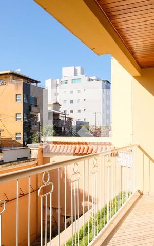 Casa à venda com 420m², 5 quartos e 4 vagas Casa à venda com 420m², 5 quartos e 4 vagasÁrea comum