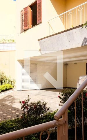Casa à venda com 420m², 5 quartos e 4 vagas Casa à venda com 420m², 5 quartos e 4 vagasÁrea comum