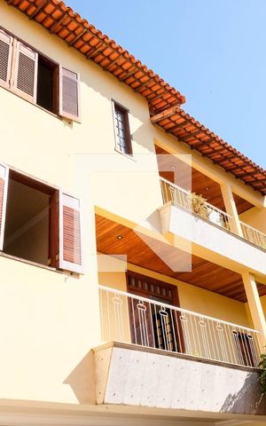 Casa à venda com 420m², 5 quartos e 4 vagas Casa à venda com 420m², 5 quartos e 4 vagasFachada