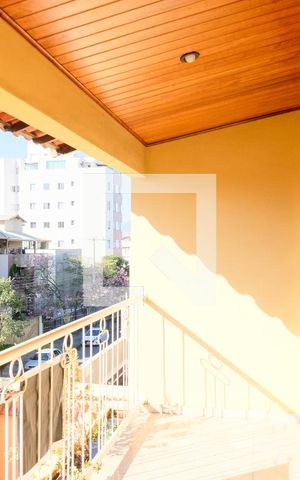 Casa à venda com 420m², 5 quartos e 4 vagas Casa à venda com 420m², 5 quartos e 4 vagasVaranda