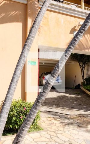 Casa à venda com 420m², 5 quartos e 4 vagas Casa à venda com 420m², 5 quartos e 4 vagasFachada