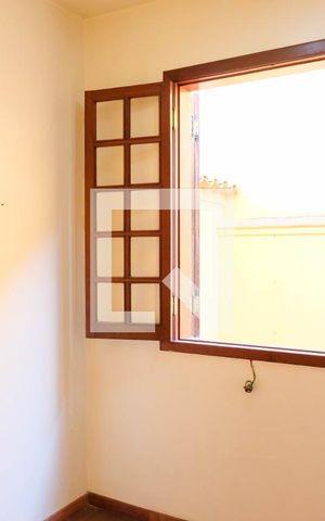 Casa à venda com 420m², 5 quartos e 4 vagas Casa à venda com 420m², 5 quartos e 4 vagasDetalhe