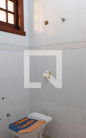 Casa à venda com 420m², 5 quartos e 4 vagas Casa à venda com 420m², 5 quartos e 4 vagasBanheiro