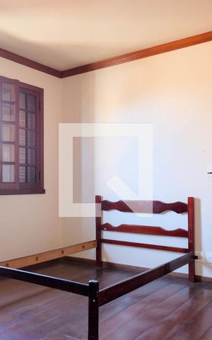 Casa à venda com 420m², 5 quartos e 4 vagas Casa à venda com 420m², 5 quartos e 4 vagasQuarto 4