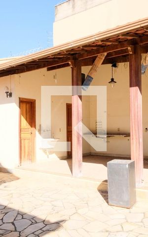 Casa à venda com 420m², 5 quartos e 4 vagas Casa à venda com 420m², 5 quartos e 4 vagasÁrea comum