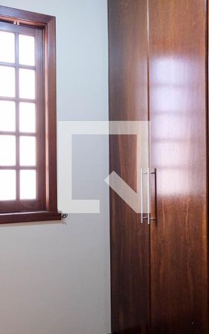 Casa à venda com 420m², 5 quartos e 4 vagas Casa à venda com 420m², 5 quartos e 4 vagasQuarto 5
