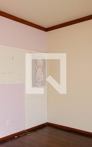 Casa à venda com 420m², 5 quartos e 4 vagas Casa à venda com 420m², 5 quartos e 4 vagasQuarto 3