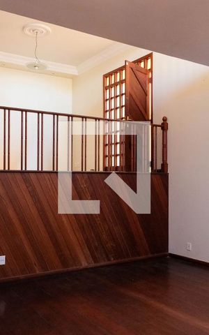 Casa à venda com 420m², 5 quartos e 4 vagas Casa à venda com 420m², 5 quartos e 4 vagasSala