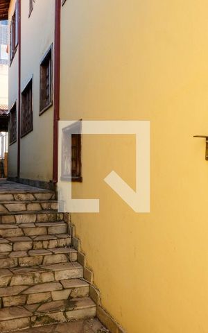 Casa à venda com 420m², 5 quartos e 4 vagas Casa à venda com 420m², 5 quartos e 4 vagasQuintal