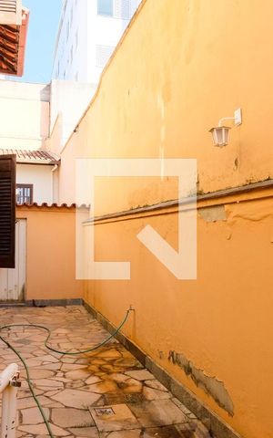 Casa à venda com 420m², 5 quartos e 4 vagas Casa à venda com 420m², 5 quartos e 4 vagasÁrea comum