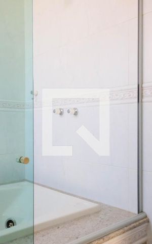 Casa à venda com 420m², 5 quartos e 4 vagas Casa à venda com 420m², 5 quartos e 4 vagasBanheiro 2