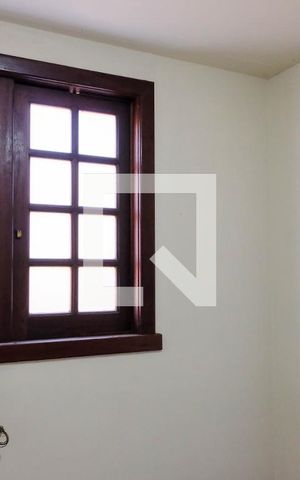 Casa à venda com 420m², 5 quartos e 4 vagas Casa à venda com 420m², 5 quartos e 4 vagasQuarto de Serviço