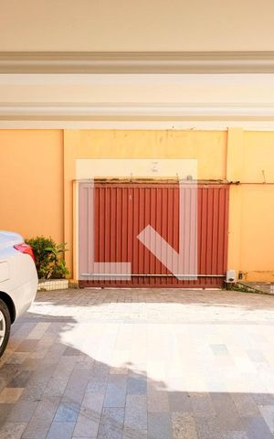 Casa à venda com 420m², 5 quartos e 4 vagas Casa à venda com 420m², 5 quartos e 4 vagasÁrea comum