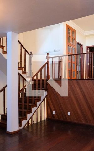 Casa à venda com 420m², 5 quartos e 4 vagas Casa à venda com 420m², 5 quartos e 4 vagasSala