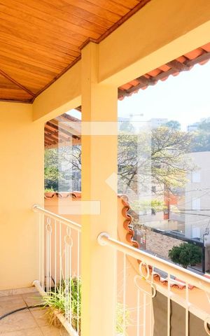 Casa à venda com 420m², 5 quartos e 4 vagas Casa à venda com 420m², 5 quartos e 4 vagasVaranda