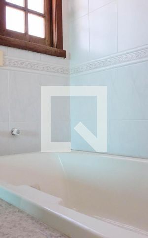 Casa à venda com 420m², 5 quartos e 4 vagas Casa à venda com 420m², 5 quartos e 4 vagasBanheiro 2