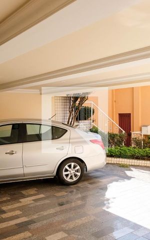Casa à venda com 420m², 5 quartos e 4 vagas Casa à venda com 420m², 5 quartos e 4 vagasÁrea comum