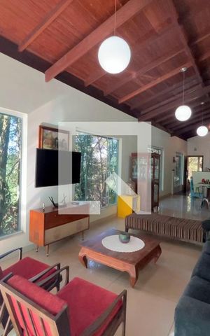 Casa de condomínio à venda com 300m², 4 quartos e 4 vagas Casa de condomínio à venda com 300m², 4 quartos e 4 vagasSala