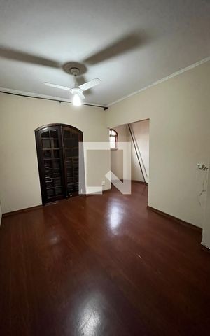 Casa à venda com 327m², 3 quartos e 7 vagas