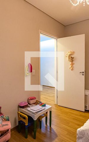Casa à venda com 480m², 6 quartos e 12 vagas Casa à venda com 480m², 6 quartos e 12 vagasQuarto 2