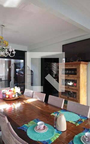 Casa à venda com 493m², 4 quartos e 5 vagasCozinha e Área Gourmet