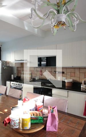 Casa à venda com 493m², 4 quartos e 5 vagasCozinha e Área Gourmet