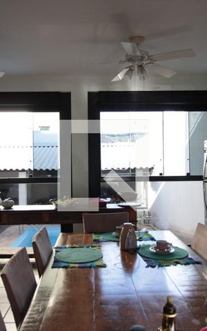 Casa à venda com 493m², 4 quartos e 5 vagasCozinha e Área Gourmet