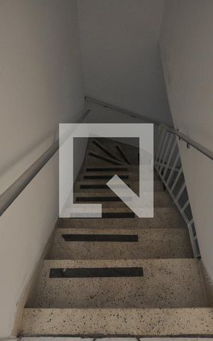 Casa para alugar com 80m², 2 quartos e 1 vagaEscada