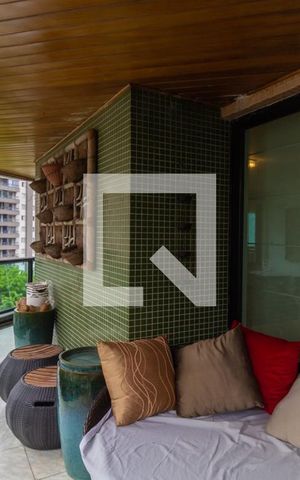 Apartamento à venda com 300m², 4 quartos e 4 vagas Apartamento à venda com 300m², 4 quartos e 4 vagasVaranda
