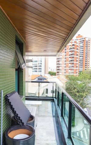 Apartamento à venda com 300m², 4 quartos e 4 vagas Apartamento à venda com 300m², 4 quartos e 4 vagasVaranda