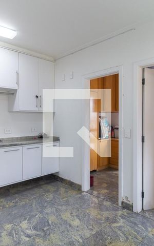 Apartamento à venda com 300m², 4 quartos e 4 vagas Apartamento à venda com 300m², 4 quartos e 4 vagasLavanderia