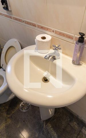 Apartamento à venda com 300m², 4 quartos e 4 vagas Apartamento à venda com 300m², 4 quartos e 4 vagasBanheiro de Serviço