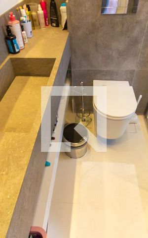 Apartamento à venda com 300m², 4 quartos e 4 vagas Apartamento à venda com 300m², 4 quartos e 4 vagasBanheiro Suíte 1