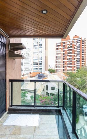 Apartamento à venda com 300m², 4 quartos e 4 vagas Apartamento à venda com 300m², 4 quartos e 4 vagasvaranda