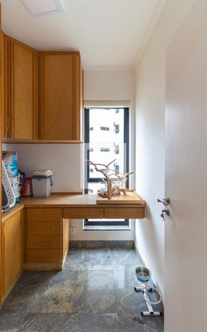 Apartamento à venda com 300m², 4 quartos e 4 vagas Apartamento à venda com 300m², 4 quartos e 4 vagasQuarto de Serviço