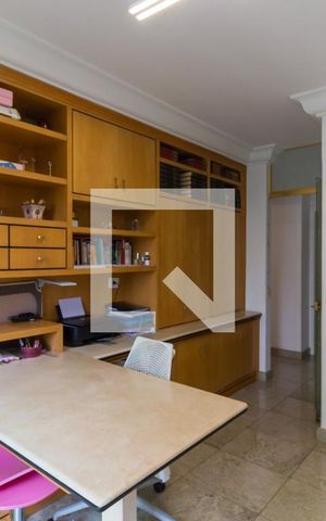 Apartamento à venda com 300m², 4 quartos e 4 vagas Apartamento à venda com 300m², 4 quartos e 4 vagasEscritório
