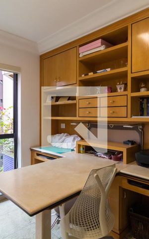 Apartamento à venda com 300m², 4 quartos e 4 vagas Apartamento à venda com 300m², 4 quartos e 4 vagasEscritório