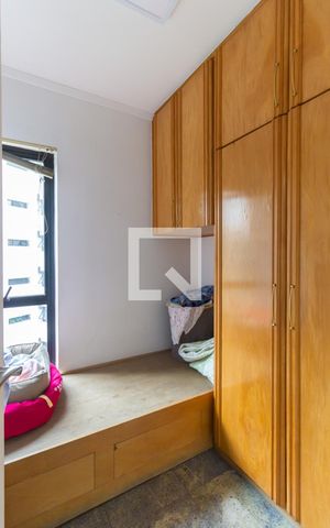 Apartamento à venda com 300m², 4 quartos e 4 vagas Apartamento à venda com 300m², 4 quartos e 4 vagasQuarto de Serviço