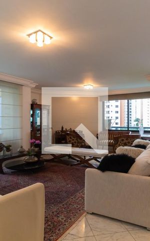 Apartamento à venda com 300m², 4 quartos e 4 vagas Apartamento à venda com 300m², 4 quartos e 4 vagasSala