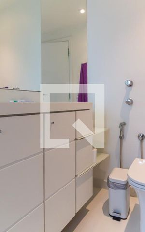 Apartamento à venda com 300m², 4 quartos e 4 vagas Apartamento à venda com 300m², 4 quartos e 4 vagasBanheiro Suíte 2