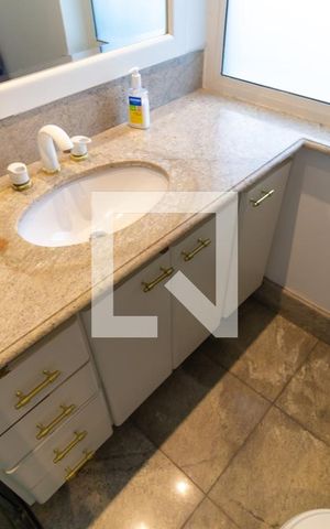 Apartamento à venda com 300m², 4 quartos e 4 vagas Apartamento à venda com 300m², 4 quartos e 4 vagasBanheiro Suíte 3