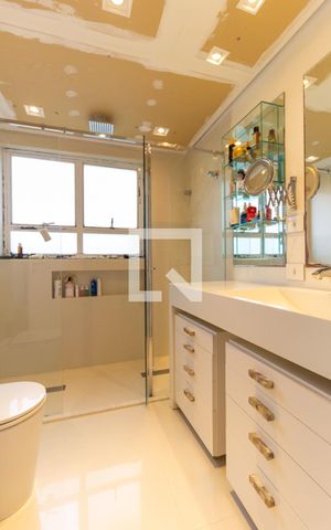 Apartamento à venda com 300m², 4 quartos e 4 vagas Apartamento à venda com 300m², 4 quartos e 4 vagasBanheiro Suíte 4